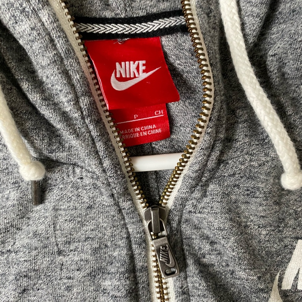 gray nike zip up hoodie